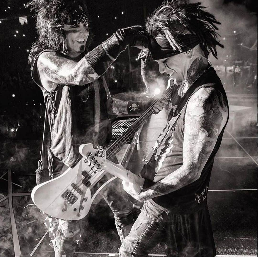 DJアシュバさんのインスタグラム写真 - (DJアシュバInstagram)「Here’s a shot of @sixxam to feed your addiction.」6月26日 6時54分 - ashba