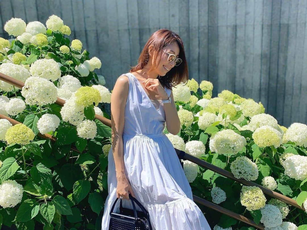 宮田綾子さんのインスタグラム写真 - (宮田綾子Instagram)「⁑ しつこく紫陽花💠💠💠 お台場はどこ歩いても紫陽花だらけだったよ♪  そういえば昨日も一昨日も東京は朝雨で自転車乗れなくて、帰りはタクシー乗ったんだけど 2日連続同じ運転手さんだった！！すごい🚕  ___________________★ ___________________﻿﻿﻿﻿ インスタコンサルティング 受付中 詳細は @ayako__miyata  プロフィールURLよりご覧ください﻿﻿﻿﻿ ___________________★ __________________ #宮田綾子 #紫陽花 #アジサイ #あじさい #お台場 #シンボルプロムナード公園 #odaiba #odaibatokyo #hydrangea #hydrangealove #flowers #flowerstagram #flowerphotography #flowerlovers #hm #hmxme #zoff #サングラス #サングラスコーデ #pelleborsa #花 #はなまっぷ #花が好きな人と繋がりたい #花のある風景 #tokyo #tokyolife #summer #梅雨の花」6月26日 7時03分 - ayako__miyata