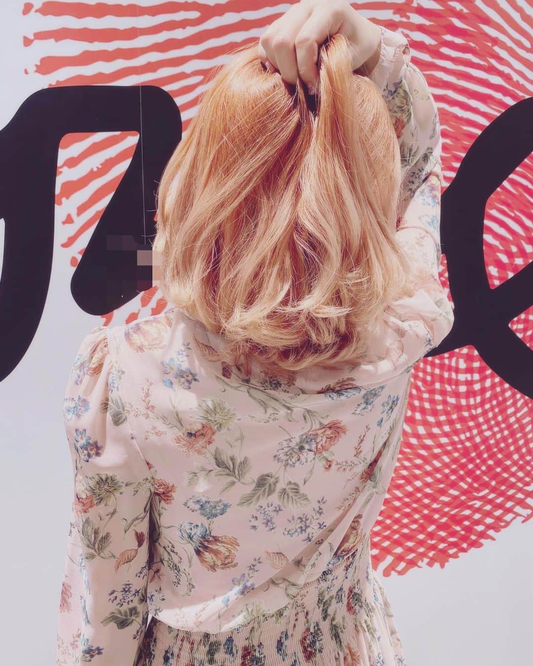 河西里音さんのインスタグラム写真 - (河西里音Instagram)「毛先が傷んでたので すこーしだけ カットしてもらったよ😘✂️✨ トリートメントも しっかりやってもらったので サラッサラァ～♪♪♪ ♡ 綺麗にしてもらうと テンション上がるー！！！ デートしたぁーい😍w #美と健康 #beauty #hairtreatment #haircolor  #pinkpurple #bobhaircut  #ゆるふわガール」6月25日 22時23分 - rion_kasai