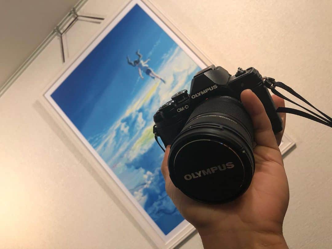 文田健一郎のインスタグラム：「- OLYMPUSがカメラ事業を売却するそうです... 凄く残念ですが、俺はこれからもコイツを使い続けて行きます📸 - とりあえず星空撮影のリベンジがしたい🤨 - - #OLYMPUS #OM-D #PEN #ファインダー越しの私の世界」