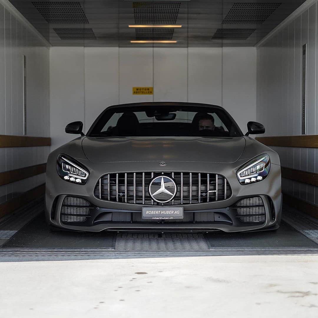 CARLiFESTYLEさんのインスタグラム写真 - (CARLiFESTYLEInstagram)「Thoughts on this color AMG GT? Photo by @srs_swissrichstreets #carlifestyle #amg」6月25日 22時24分 - carlifestyle