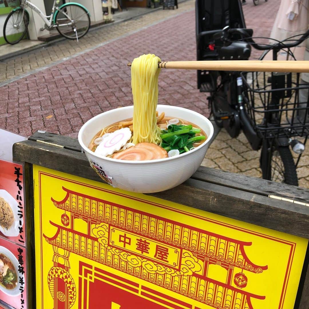 佐藤竜雄のインスタグラム：「移動中に櫂ちゃん。くっ、今度行きたい! #高円寺 #町中華 #看板」