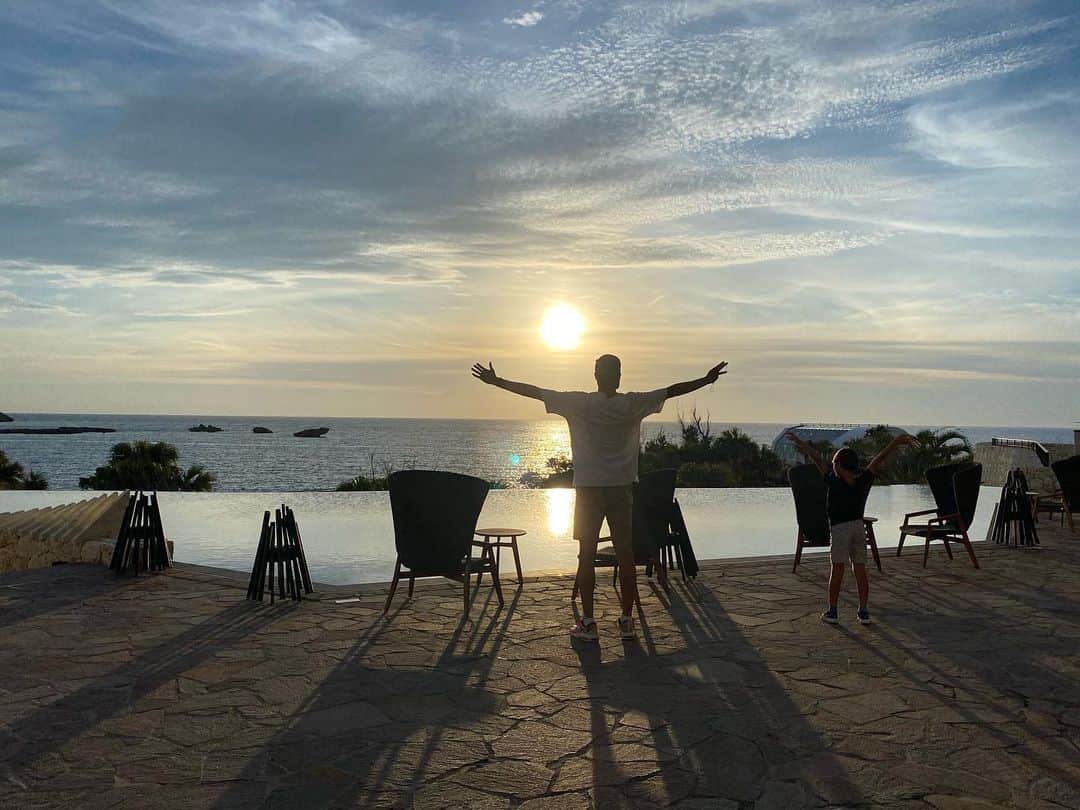 のインスタグラム：「少しだけリフレッシュしてきました🤘 沖縄はいいところが沢山🐬 知れば知るほど好きになる😜  #沖縄彩発見キャンペーン #沖縄ライフ #日焼けライフ」