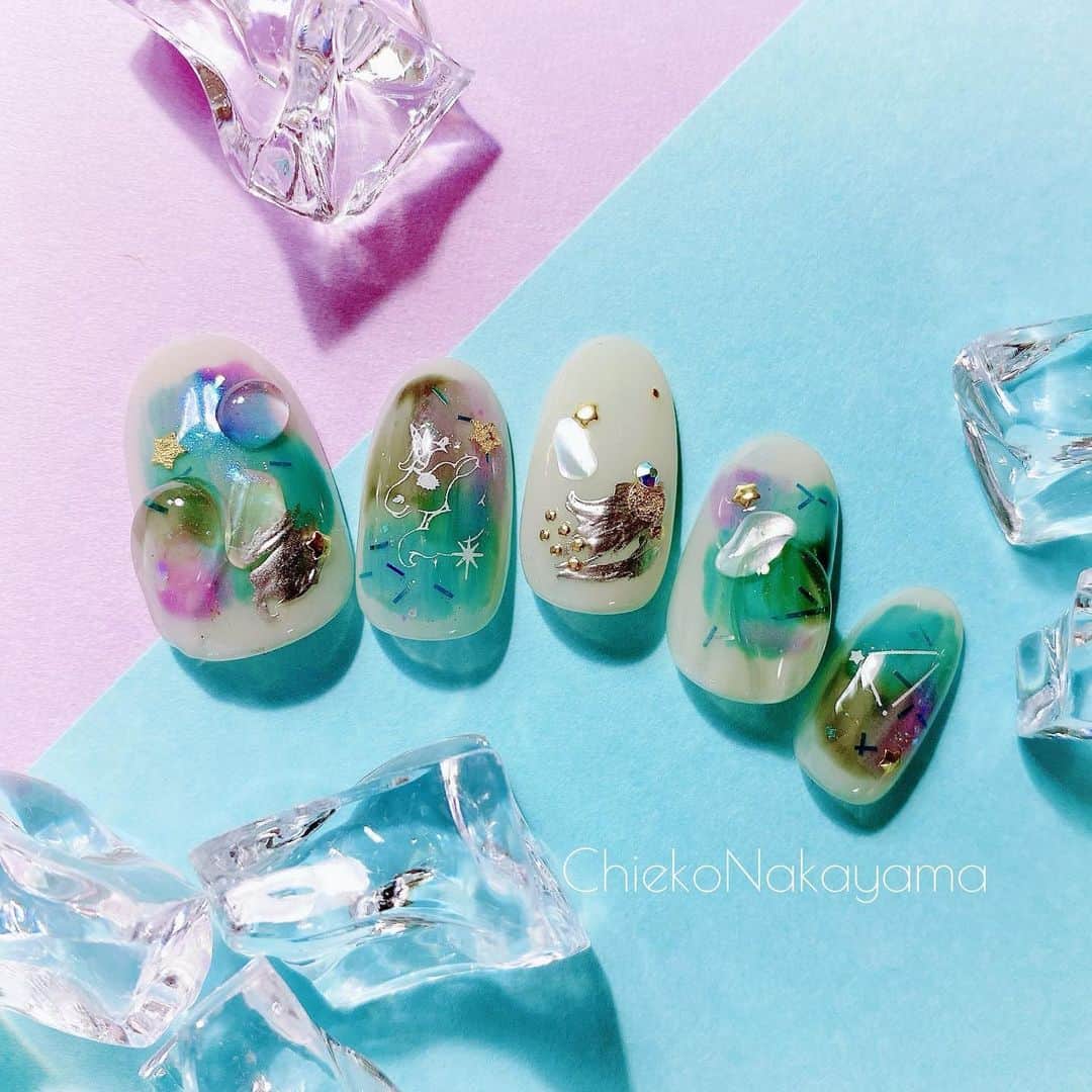 なかやまちえこのインスタグラム：「Released on 6/23！⠀ the new color of PREGEL！！⠀ ・使用カラー⠀ PREGEL MUSE ⠀ コンデンスミルク、クリアブラック、クリアマリン、クリアパープル、ブルーハワイフラッペ⠀ きまぐれキャット リキッドメタルシルバー⠀ PREXY グリッター Unicorn Island、Fortune of Dreams⠀ きまぐれステッカー constellation🌌 #nail #nails #nailart #ネイル #美甲 #ネイルアート  #japanesenailart #manucure #japanesenails #manicurist #gelnails #أظافر #네일아트 #미용 #vẽmóng #ngườiđẹp  #เพ้นท์เล็บ #искусствоногтя #artedeuñas #เพ้นท์เล็บเจล #ジェルネイルデザイン #ネイルデザイン #senikuku #nagelkunst #カラーサンプル #pregel新色 @prexyofficial @kimagure_cat_whim @pregelofficial」