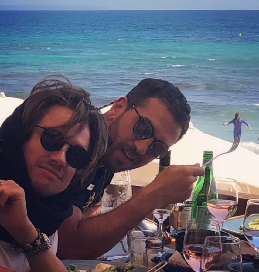 のインスタグラム：「Letztes Jahr zu der Zeit haben wir noch Leute am Strand aufgegabelt. @onetouchnilsone」