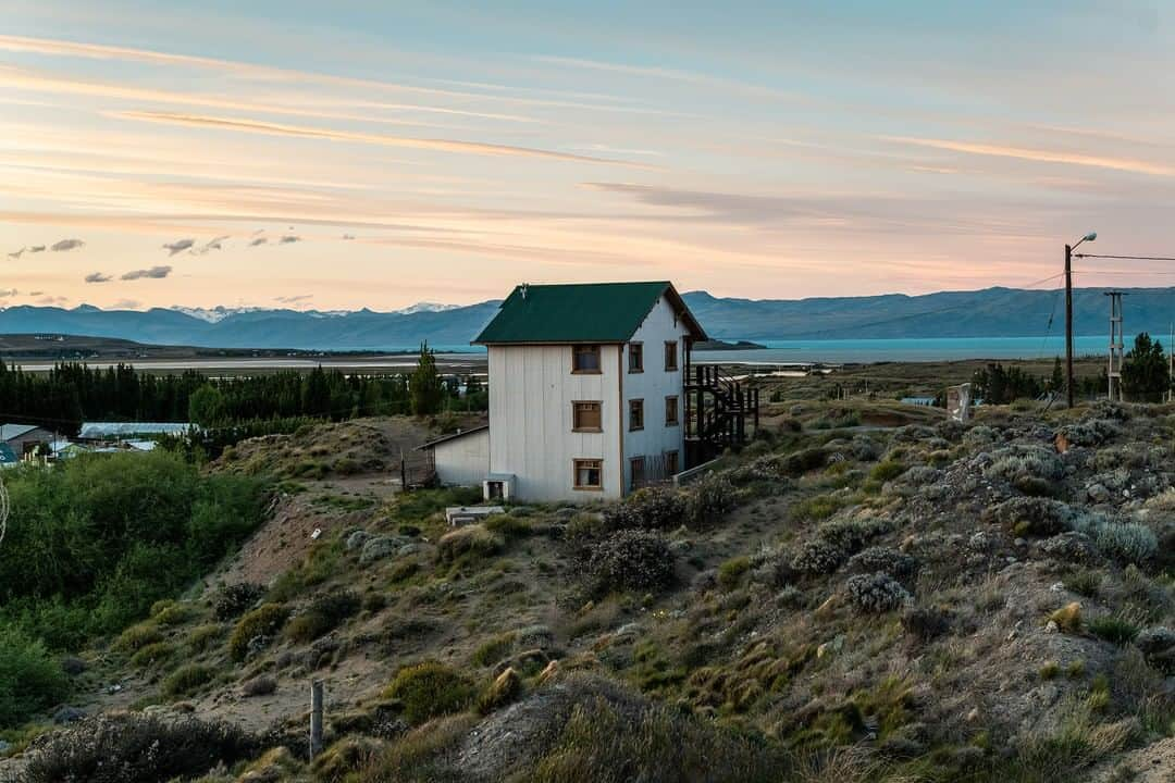 ライカさんのインスタグラム写真 - (ライカInstagram)「“There are two perfect things in the world. One is a cat and the other one is the Leica ” From Daebu Island to Patagonia. Korean photographer Jungho Jung travels with the Leica SL2. Tap the link in our bio to learn more: https://bit.ly/37Xnxdt  Jungho Jung’s exhibition “Beside” can be seen in the Leica Store Cheongdam from June 25 to middle of August.  #LeicaCamera #Leica #🔴📷 #LeicaSL2 #itsyourchoice #patagonia #daebu #korea #mirrorless」6月25日 23時00分 - leica_camera