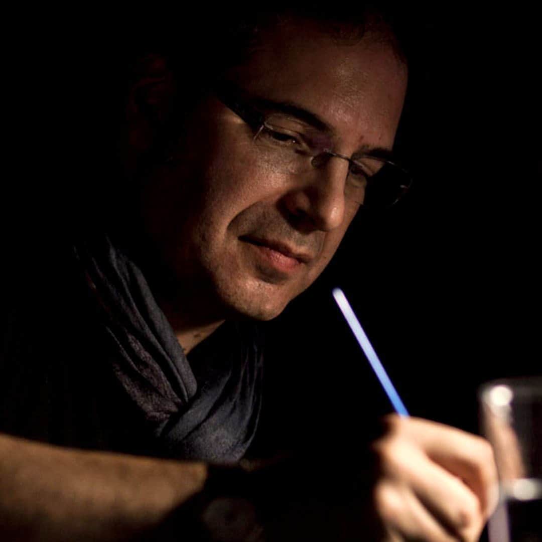 シルエットのインスタグラム：「To express the pandemic, Italian artist Vanni Cuoghi has been painting watercolor postcards every day. He adds, “My Silhouette glasses are essential for both my life and work, the progressive lenses allow me to concentrate for a long time on very small details.” ⁠⠀ .⁠⠀ .⁠⠀ .⁠⠀ #silhouetteeyewear #tryitwearitloveit #Silhouettecommunity #eyeweardesign #luxuryeyewear #fashioneyewear #opticalframes」
