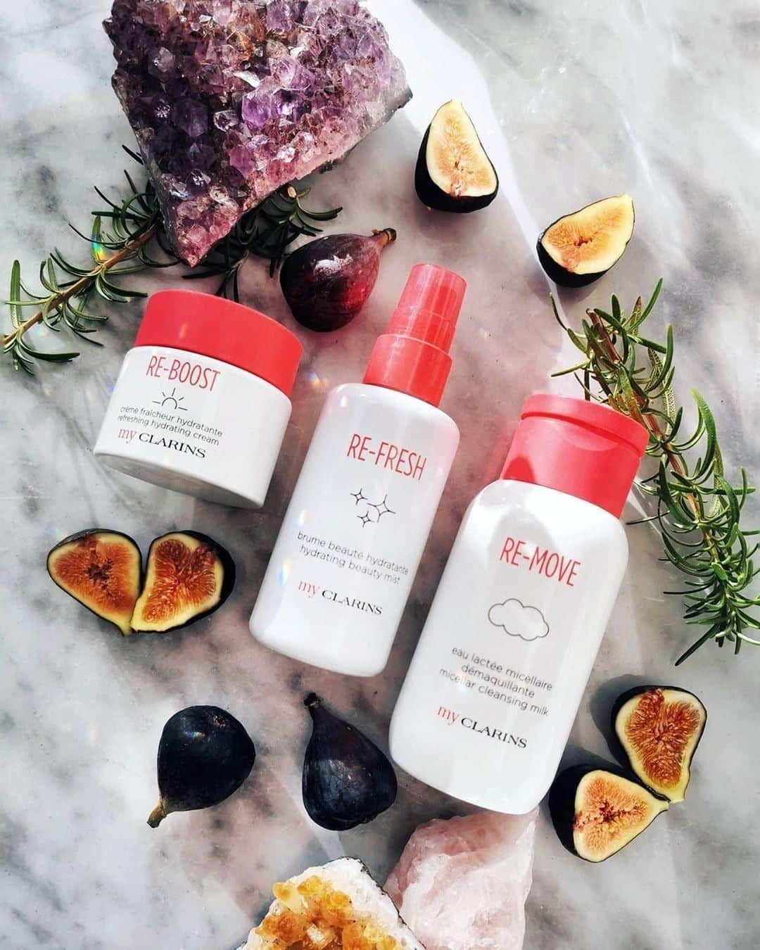 Clarins Middle Eastさんのインスタグラム写真 - (Clarins Middle EastInstagram)「بلذة وفوائد الفاكهة 🍊🍍🥝 فريق العناية المثالي لك في هذا الصيف وكل صيف⁣ ⁣ نظّفي⁣ أعيدي الحيوية⁣ ثمّ رطّبي⁣ وحافظي على انتعاشك مع ماي كلارنس لبشرة الشابات لجميع أنواع البشرة💕⁣ ⁣ تجدينها على متجرنا الالكتروني  http://ae.clarins.com⁣ ⁣ All the fruity goodness. 🍊🍍🥝 the perfect care team for you this and every summer⁣ ⁣ Cleanse ⁣ Energize ⁣ Hydrate⁣ ⁣ And stay fresh with MyClarins for young ages and different skin types💕⁣ ⁣ Find it on our e-store http://ae.clarins.com/」6月25日 23時13分 - clarinsmiddleeast