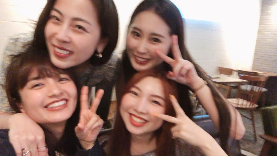 八尋莉那のインスタグラム：「大好きな美女たち😘 久しぶりにみんなに会えて嬉しかった🥰」