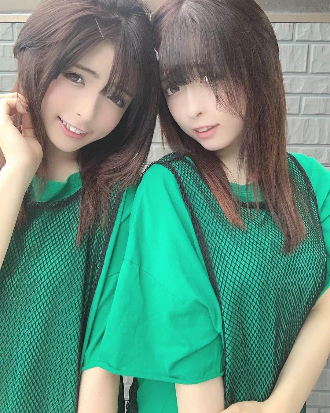 くにくにのインスタグラム：「・ ・ ✩*⋆°ෆ*🌱⋆°ஐ*⋆✩*🌱⋆°ෆ*⋆°🌱ஐ*⋆°✩ ・ ・ 🐼くにくに🐼 ・ ・  #くにくに #双子 #ツインズ #茶髪 #アイドル  #IDOL #JAPAN #福井 #ファッション#twins #KUNIKUNI #ootd #twinsfashion #코디 #패션 #cute #緑#緑コーデ #雨 ・ ・ ✩*⋆°ෆ*🌱⋆°ஐ*⋆✩*🌱⋆°ෆ*⋆°🌱ஐ*⋆°✩ ・ ・」