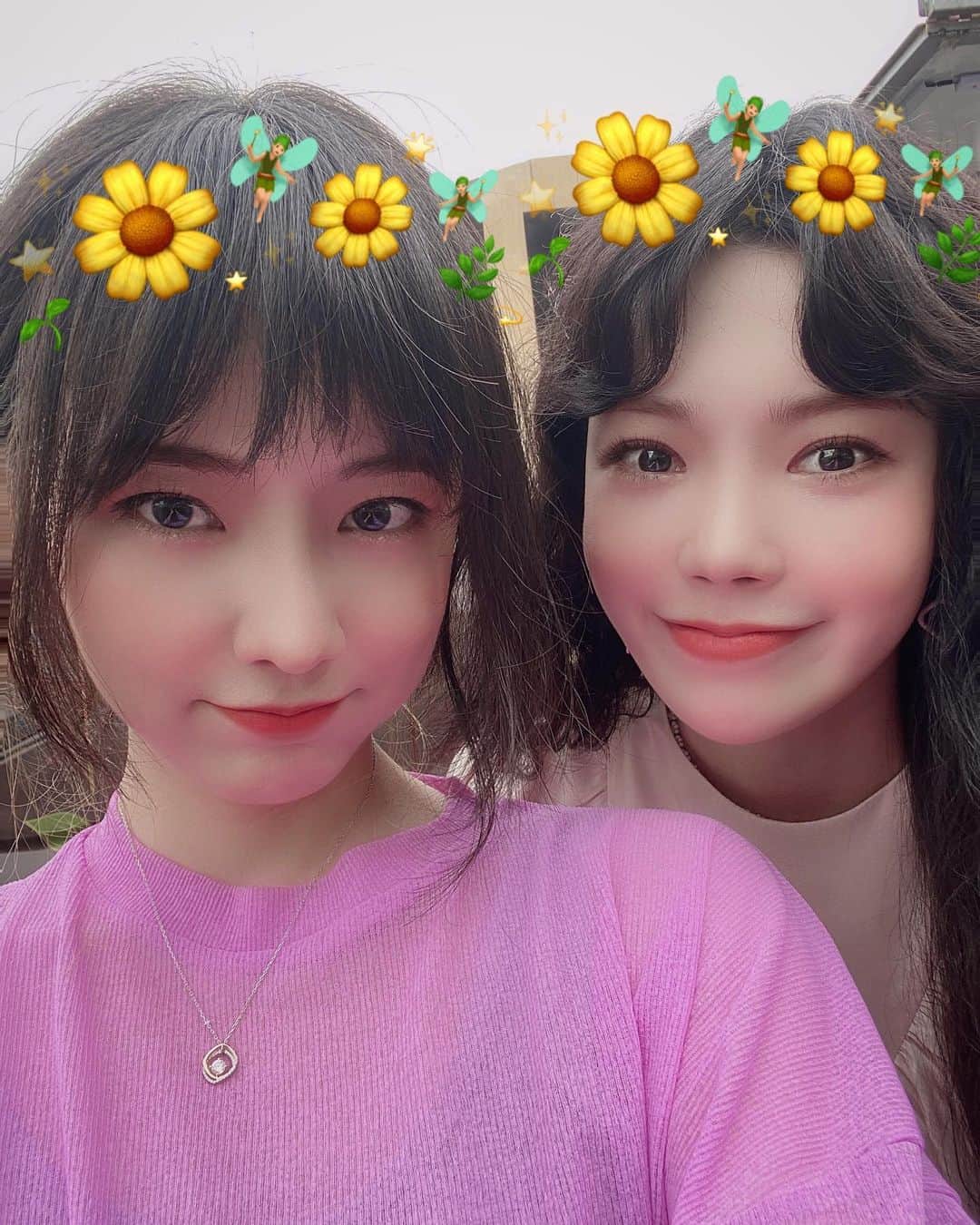 リジ のインスタグラム：「오늘 하루, 하루언니 그리고 루티나커피 식구님들 그리구 세혁이오빠 홍천이오빠덕분에 어깨가 든든🙏🏻 커피 무려 400잔... 실화?ㅋㅋ💓 좋은사람들 덕분에 오늘하루 마무리도 잘 할듯하네욤 고마워 언니오빠😭😭😭❤️ @_photobyharu」
