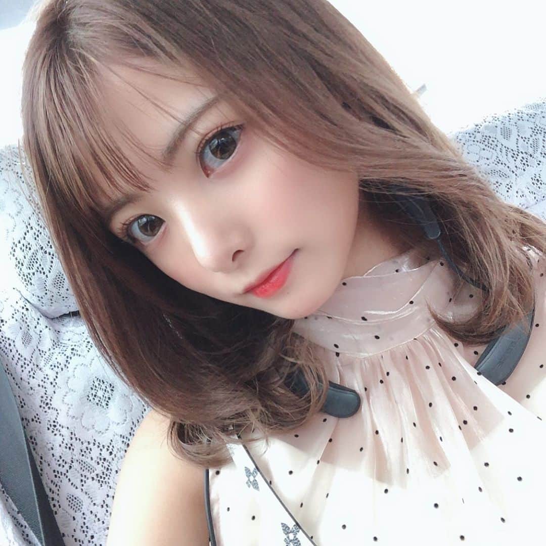 岡田栞奈のインスタグラム：「😊🤍🤍🤍 #22歳お疲れ様でした #ありがとう」