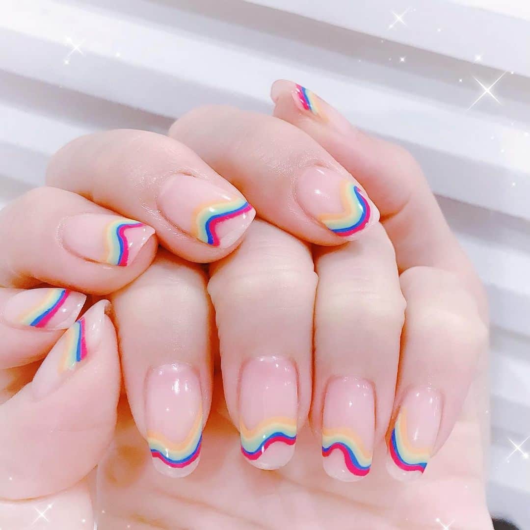 なかやまちえこのインスタグラム：「うねうねレインボー🌈🌈🌈⠀ #nail #nails #nailart #ネイル #美甲 #ネイルアート  #japanesenailart #manucure #japanesenails #manicurist #gelnails #أظافر #네일아트 #미용 #vẽmóng #ngườiđẹp  #เพ้นท์เล็บ #искусствоногтя #artedeuñas #เพ้นท์เล็บเจล #ジェルネイルデザイン #ネイルデザイン #senikuku #nagelkunst #レインボーネイル #rainbownails #うねうねネイル @mypanda.mypanda ⠀ アクアフレッシュみたいで可愛い☺️✨⠀ 施術は @aby_sharenail にて。」