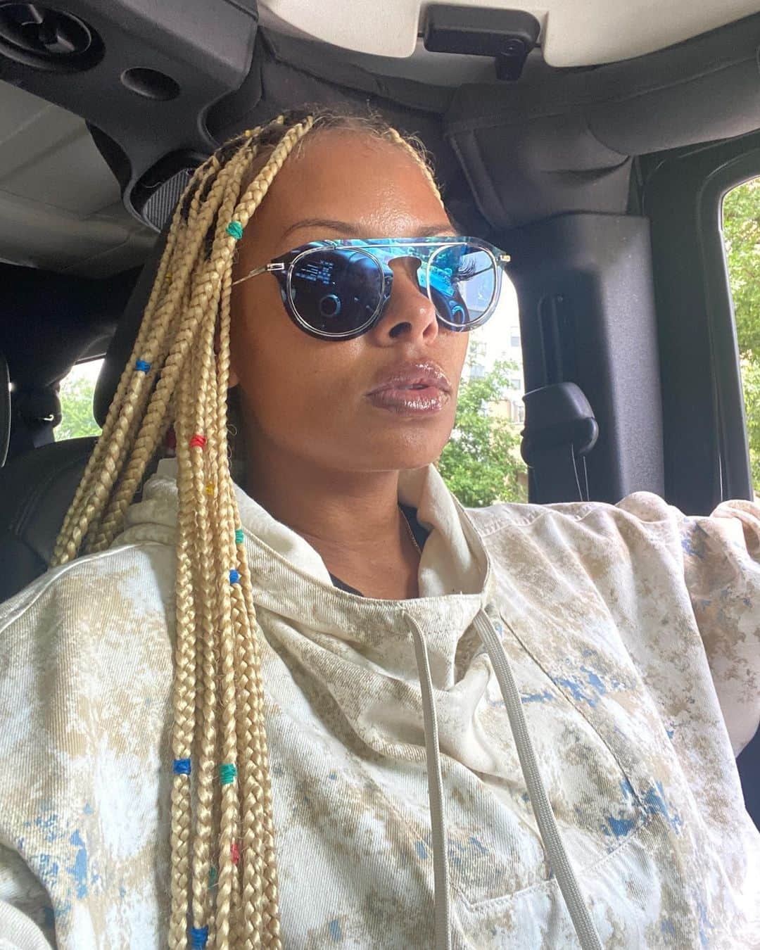 エヴァ・マルセルさんのインスタグラム写真 - (エヴァ・マルセルInstagram)「Motherland Drip on me...... I charge my crystals in a full moon You could send them missiles, I'ma send my goons..... Queen 🐝  @beyonce #blackparade #breonnataylor #breonnataylor #breonnataylor」6月25日 23時46分 - evamarcille