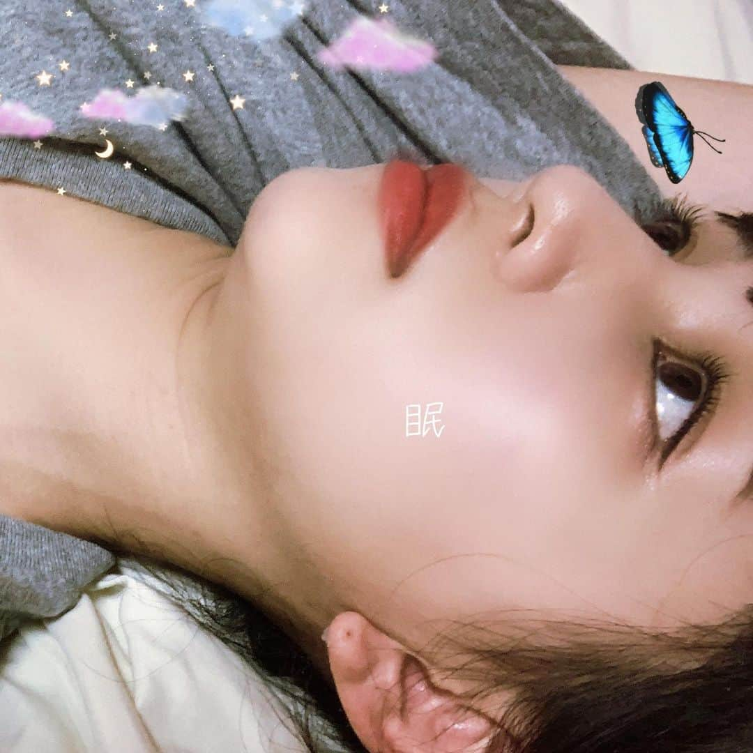 長谷川美月さんのインスタグラム写真 - (長谷川美月Instagram)「🦋 最近寝ぼけながら字書くと、　 過去の記憶とごちゃごちゃになるのです。 最近ので言うと、 「田と畑にちょっかいだしとる。」 とか書いたり。(日本史の勉強です) . なんなら今も半分寝ぼけてる気がする。(笑) . 今日も1日お疲れ様。 おやすみなさい🌙 . #セルフィー」6月25日 23時48分 - mxx.____29