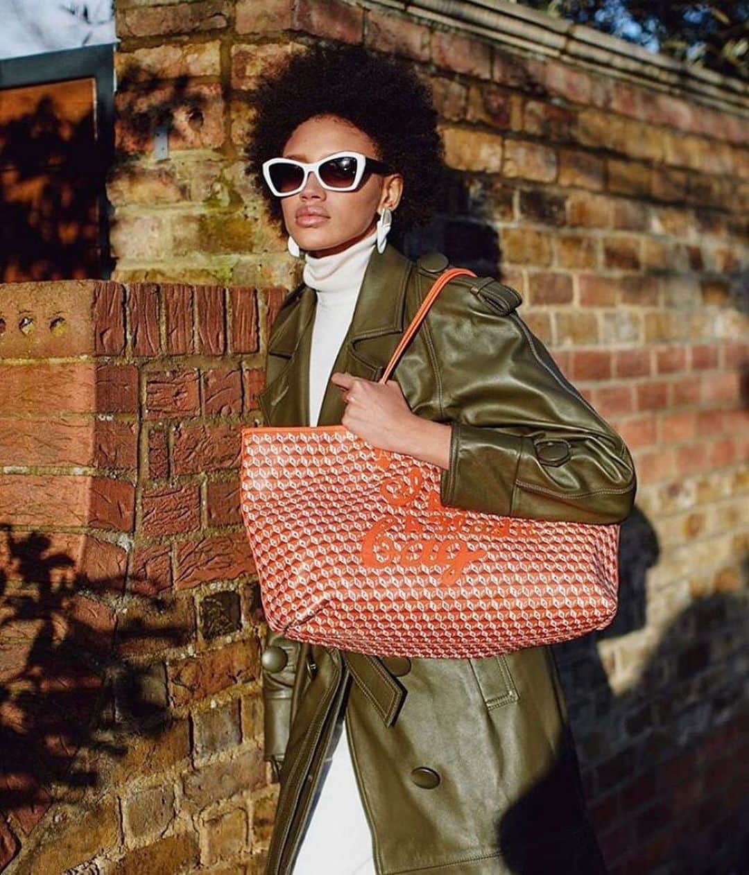 のインスタグラム：「An exciting day today as the full #IAmAPlasticBag collection is finally available to order online. We love seeing you in your motif totes! A bag made from 32 half litre plastic bottles that would otherwise have gone into landfill. #wearingANYA」