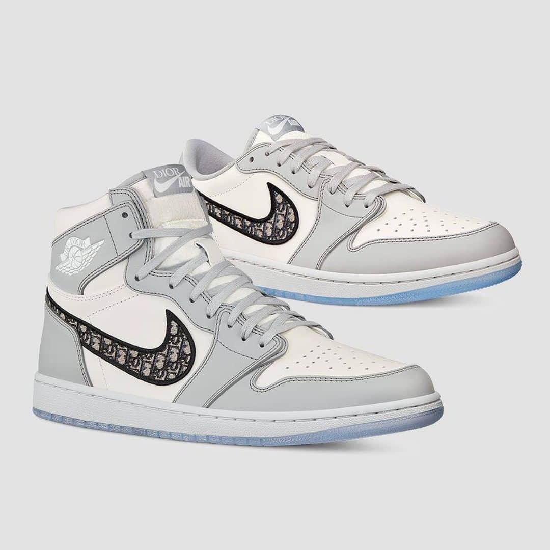 Sneaker Newsさんのインスタグラム写真 - (Sneaker NewsInstagram)「UPDATE: The raffle is now closed. The online raffle for the Air Jordan 1 Dior in High and Low is open now. Winners will be contacted after July 1st. Hit the link in our bio to enter.」6月26日 0時01分 - sneakernews