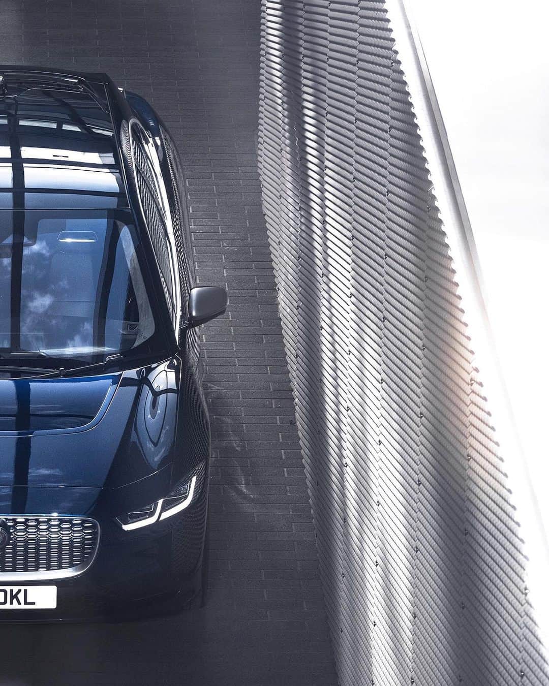 Jaguarさんのインスタグラム写真 - (JaguarInstagram)「#PiviPro, the new #Jaguar #IPACE navigation system, cuts the steps required to set a destination by half. Customers can now pan and zoom in and out of maps with a pinch of the fingers, just as with a smartphone.  #Electric #EV #Premium #Luxury #Performance #SUV #AWD #ElectricCars #Technology #CarsofInstagram」6月26日 0時06分 - jaguar
