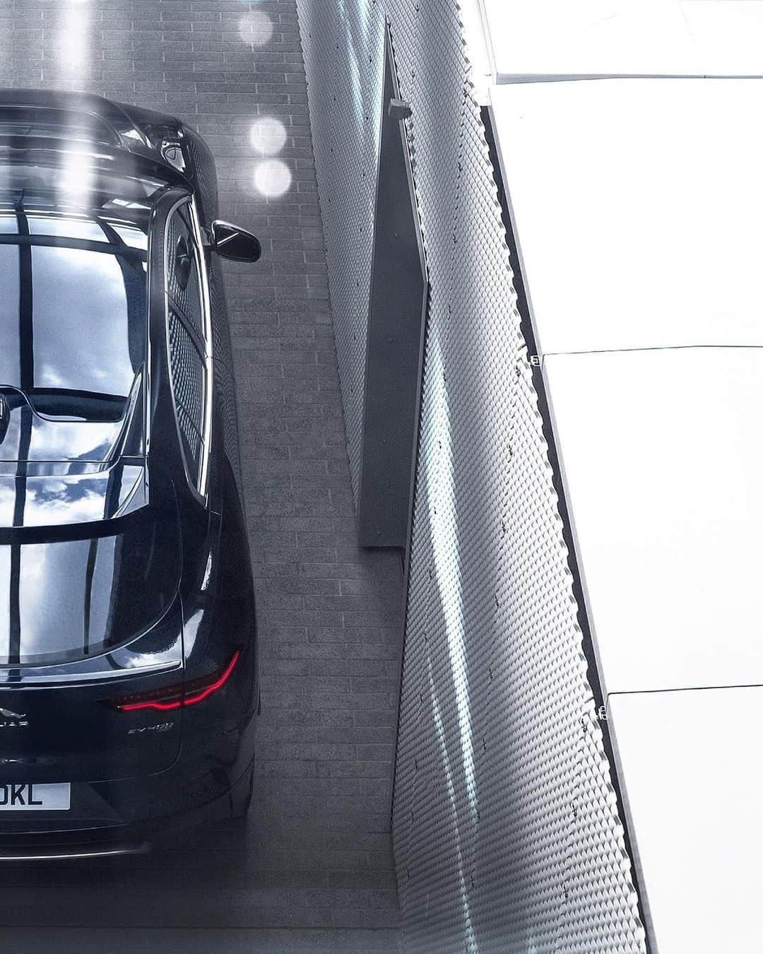 Jaguarさんのインスタグラム写真 - (JaguarInstagram)「#PiviPro, the new #Jaguar #IPACE navigation system, cuts the steps required to set a destination by half. Customers can now pan and zoom in and out of maps with a pinch of the fingers, just as with a smartphone.  #Electric #EV #Premium #Luxury #Performance #SUV #AWD #ElectricCars #Technology #CarsofInstagram」6月26日 0時06分 - jaguar