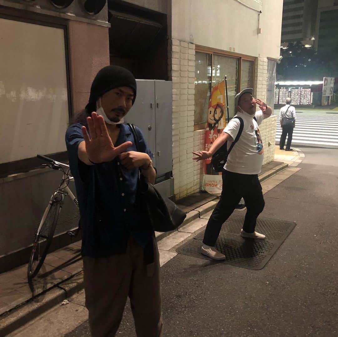 松尾駿さんのインスタグラム写真 - (松尾駿Instagram)「マジリスペクト先輩。 安さん菅さん。 この2人の背中見てお笑いやってんだぜ。」6月26日 0時09分 - matsuoshun