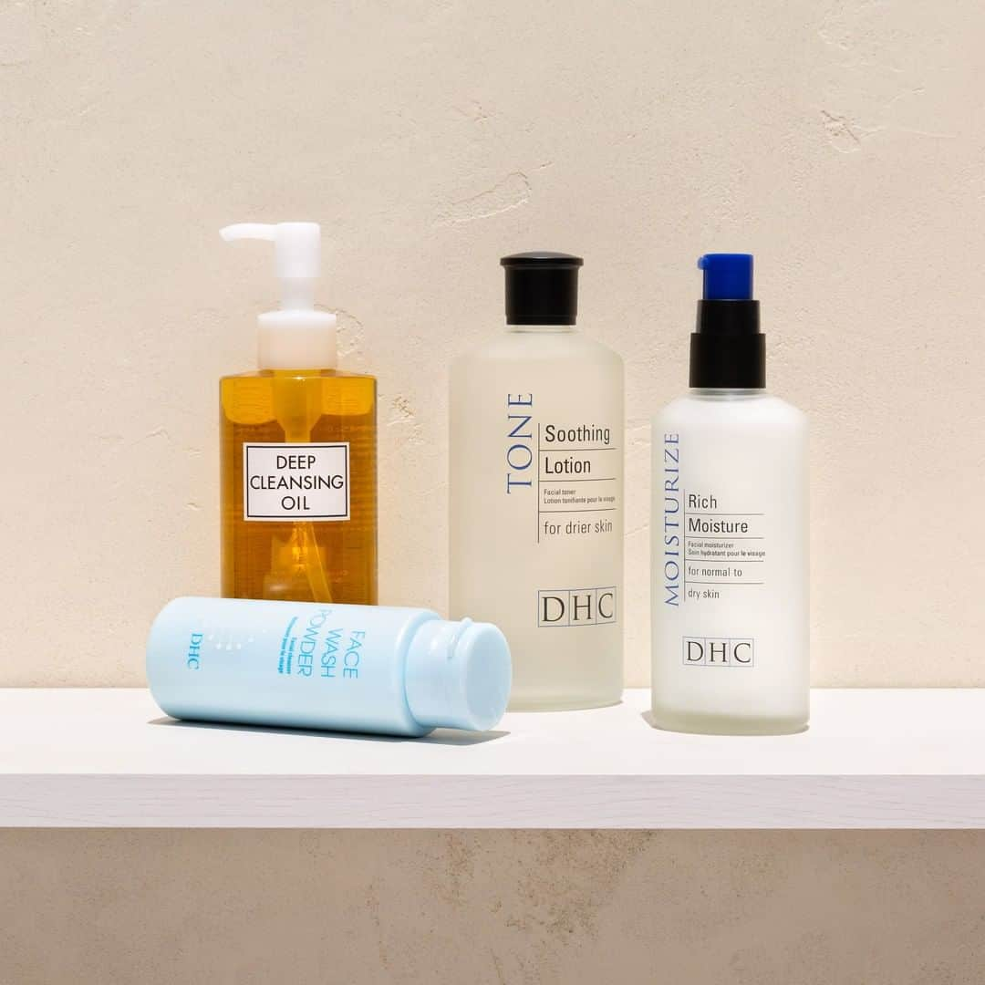 DHC Skincareさんのインスタグラム写真 - (DHC SkincareInstagram)「Save on a regimen that will leave you cleansed and glowing during our Summer Splash Sale with code SUMMER20 at checkout ✨⁣ ⁣ 💙 Oil cleanse to remove any sunscreen, makeup, or sweat built up from the day with Deep Cleansing Oil.⁣ 💙 Use a water-based, foaming cleanser like Face Wash Powder to lather away any impurities.⁣ 💙 Add hydration and prep skin for the deeper layer of moisturization with Soothing Lotion.⁣ 💙 Lock in all that goodness with Rich Mositure.⁣ ⁣ Whether you’re building up your routine or are a skincare expert, we believe that everyone should experience the beauty and simplicity of a Japanese 4-step routine. Find yours at DHCcare.com ☝️⁣ ⁣ #DHCisJBeauty #SkincareRoutine #SkincareAddict」6月26日 0時11分 - dhcskincare