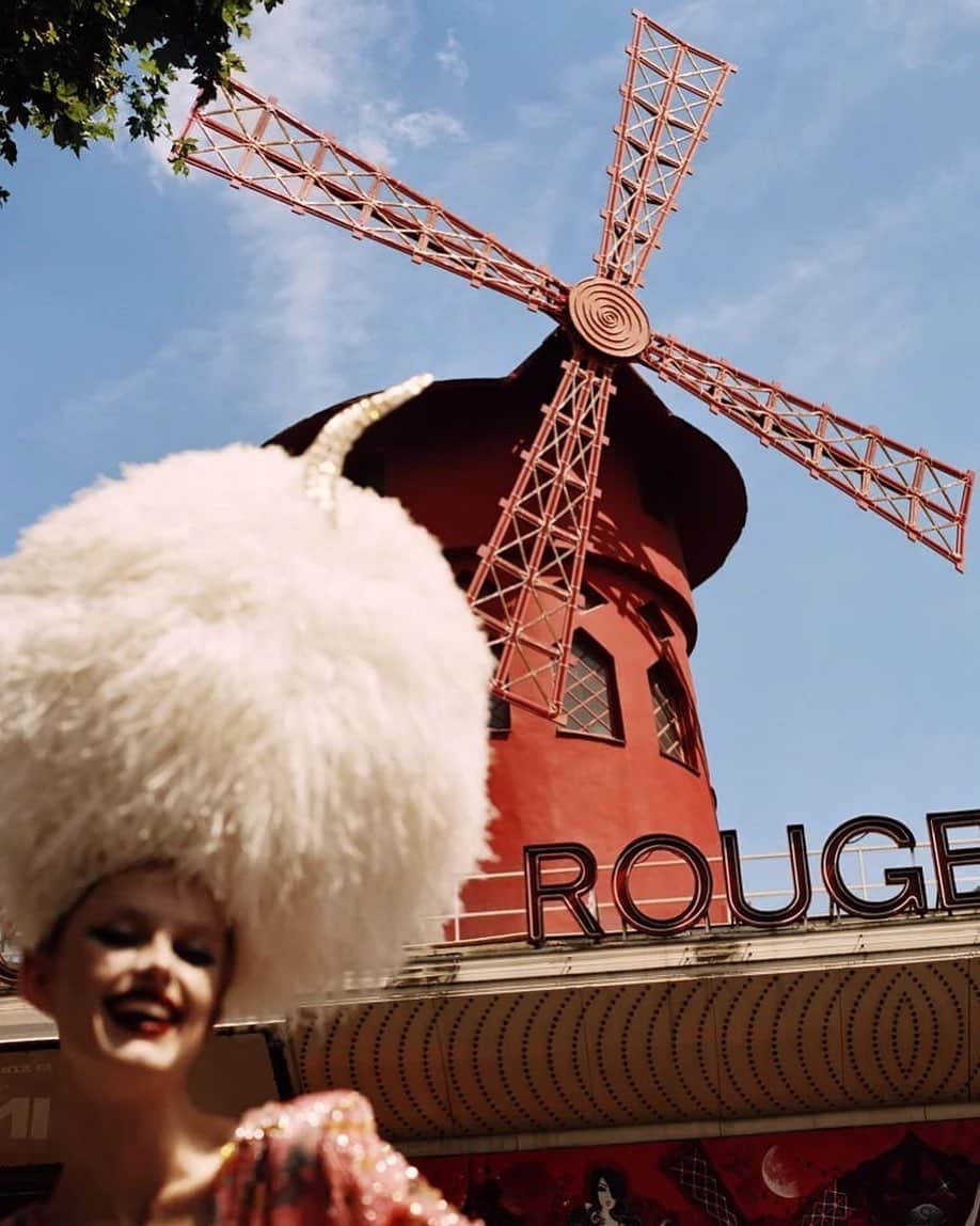 Vogue Parisさんのインスタグラム写真 - (Vogue ParisInstagram)「#VogueAddressBook The open air cinema at the @MoulinRougeOfficiel is back this summer! Perched on the roof of the iconic building, the summer spot will screen films with an equal balance between male and female directors. See the programme on Vogue.fr before the season starts on July 8. Photo of @RiannevanRompaey shot by @AlasdairMcLellan, styled by @AleksWoro」6月26日 0時15分 - voguefrance