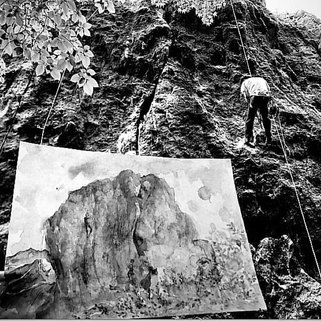 白數里子さんのインスタグラム写真 - (白數里子Instagram)「雨の山で開拓者たちの姿を描いた。  久しぶりの水彩画は色の使い方がまだまだだと感じた。  でも、雨で滲ませたり、石で引っかいたり。思いのままに描いた時間はとても楽しかった！ これから岩場にはなるべく画材を持っていこうと思う。  #小鹿野町  #小鹿野クライミング委員会  #二子山 #ローソク岩  @oganoclimbing @eyecandyworks」6月26日 0時20分 - satopoppo1124