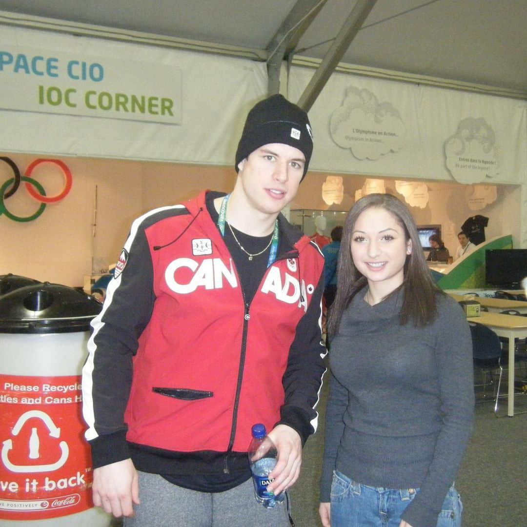 エレーネ・ゲデヴァニシヴィリさんのインスタグラム写真 - (エレーネ・ゲデヴァニシヴィリInstagram)「found few more photos from the Olympics and nostalgic. it’s hard to wrap my head around that this was 10 years a go...., we look young  . . . . . #throwbackthursday #thebest #crosby #hockey #olympic #olympicchampion #2010 #vancouver #vancouver2010 #olympicvillage  #figure #figureskating #athlete」6月26日 0時20分 - elle_elene