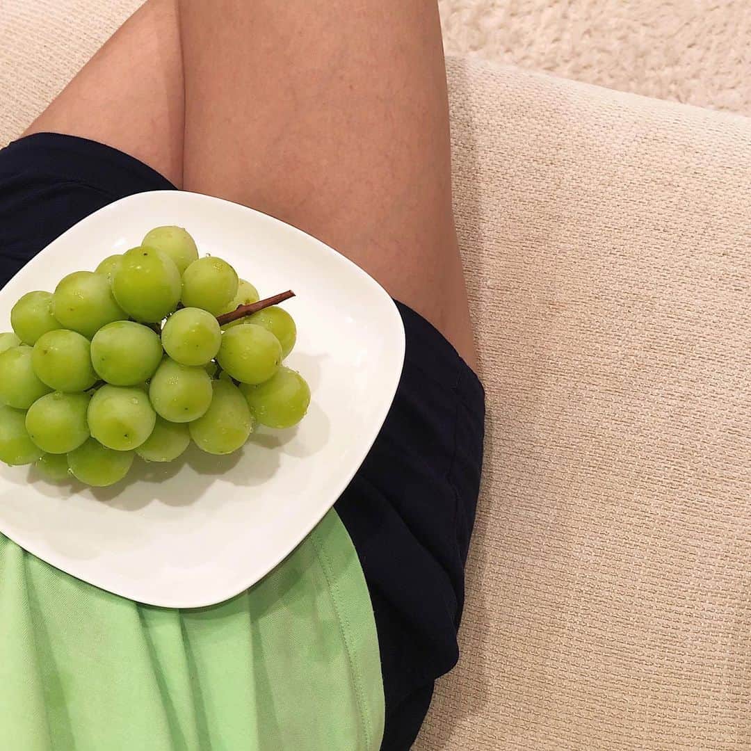 のインスタグラム：「さいっこう🍇🤏🏼🤤💚﻿ ﻿ @yooooopy918 ありがとう😌🎁💕﻿ ﻿ #specialgift #shinemuscat #fruits #thankyou」