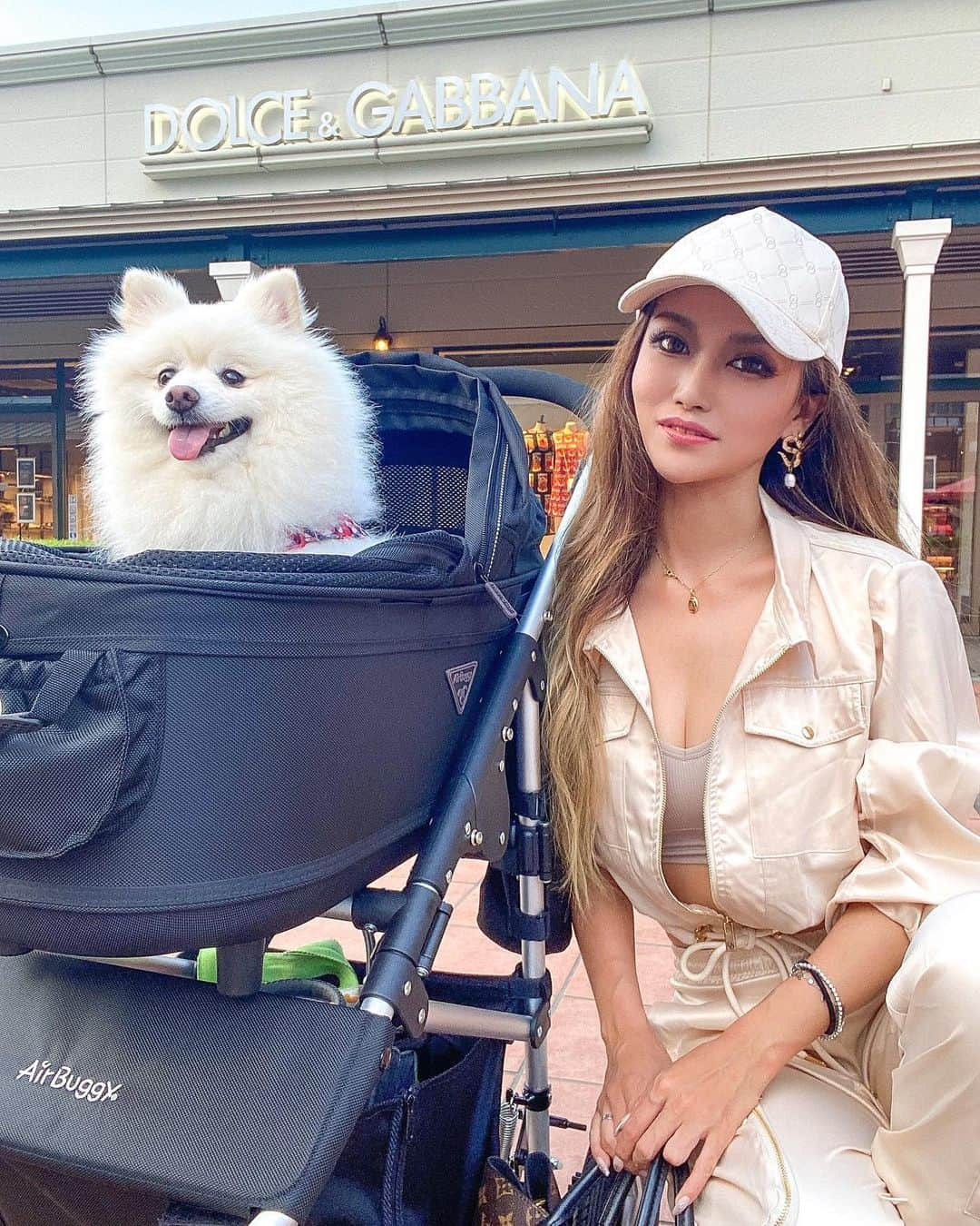 AYAMEさんのインスタグラム写真 - (AYAMEInstagram)「#Pomeranian#pomeranianlove#pomeranianlife#airbuggy#airbuggyfordog#myboo#odollscollection#odolls#ootd#cap#casualstyle#sportygirl#longhair#ポメラニアン#デカポメ#ポメラニアン部#オトナ女子#セットアップ」6月26日 0時47分 - l.ayame