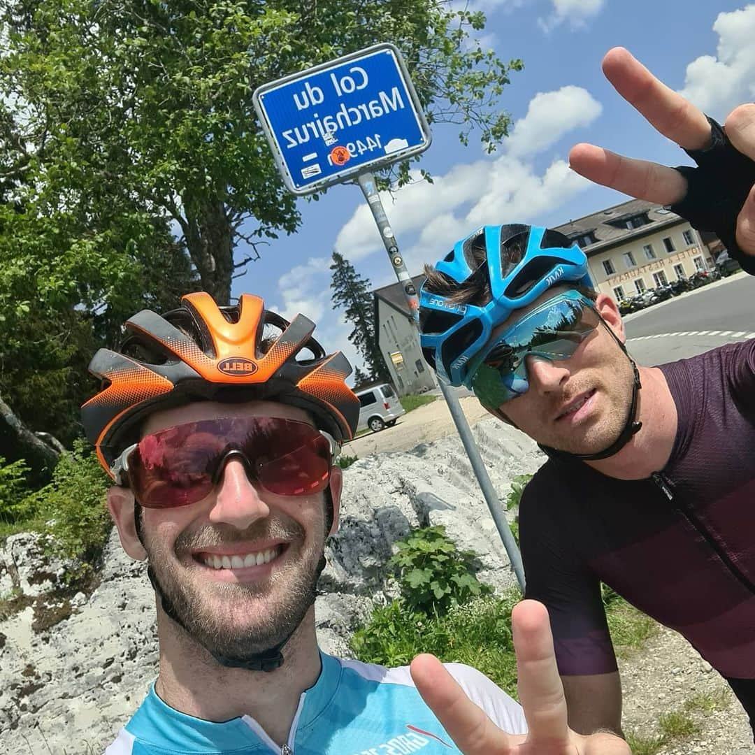 ロマン・グロージャンさんのインスタグラム写真 - (ロマン・グロージャンInstagram)「Tour of the Jura by @dansimsy & myself.  We thought about it for a long time and did it today. One of the nicest ride I've ever done. Cherry on the cake, climbing the last hill with @kimkeedle (that brought us some haribos). Makes me realize how strong the pro riders are. Not sure I'm ready to do it for 3 weeks as they do during @letourdefrance  Now rest for our first @f1 race next week in Austria. #r8g #crazychallenge #fun #cycling」6月26日 0時48分 - grosjeanromain