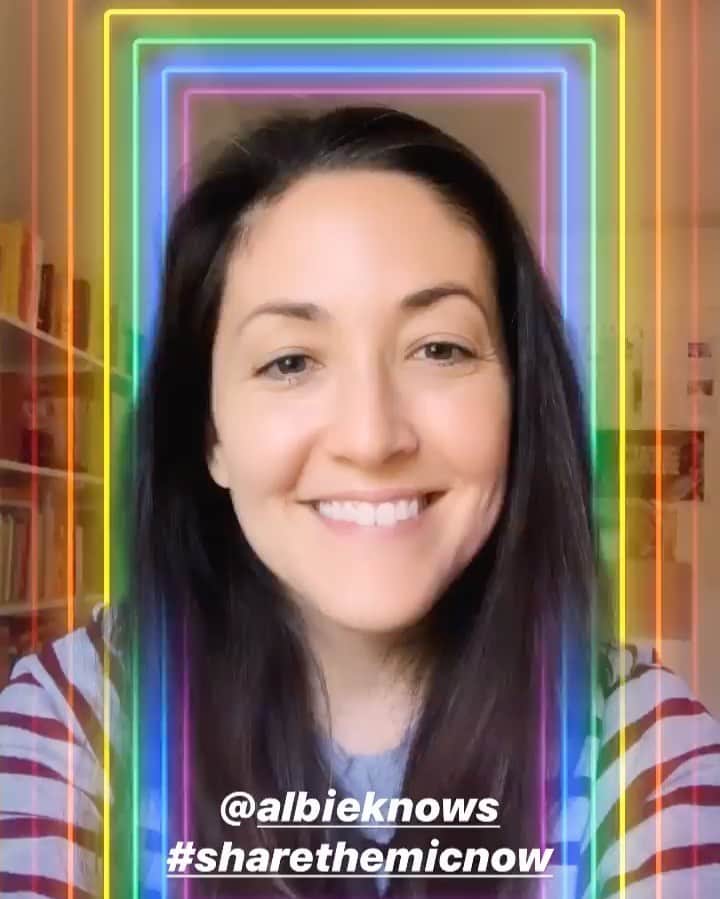 Grace Bonneyのインスタグラム：「It’s been a long time but I’m really excited to talk about what @albieknows has planned for today and tomorrow’s Instagram takeover here at DS. Here are three ways to tune in and support @albieknows : 1) Ask a question below or in the question story above and Albie will answer them today! 2) Tune in tonight at 6pm ET/ 3pm PT for our LIVE Instagram chat about finances and pay transparency in the design world 3) Tune in here tomorrow where @albieknows will host a digital town hall with online and marketing influencers 💛 #sharethemicnow #sharethemicnowhomeedition」