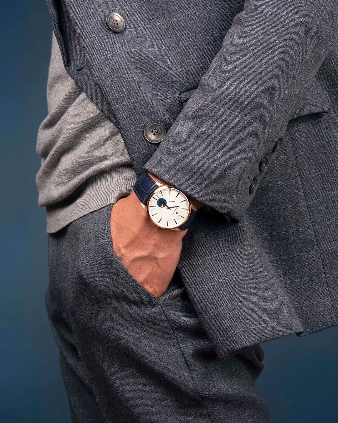 ゼニスのインスタグラム：「#Elite: The secret to creating a classically-inspired yet original watch such as the Elite Moonphase? A careful balance of proportions and subtle yet impactful details.  #Zenith #ZenithWatches #Watches #Watch #Watchesofinstagram #Watchfam #WatchoftheDay #Luxury #WatchAddict #Watchcollector #Horology #DailyWatch #Moonphase」