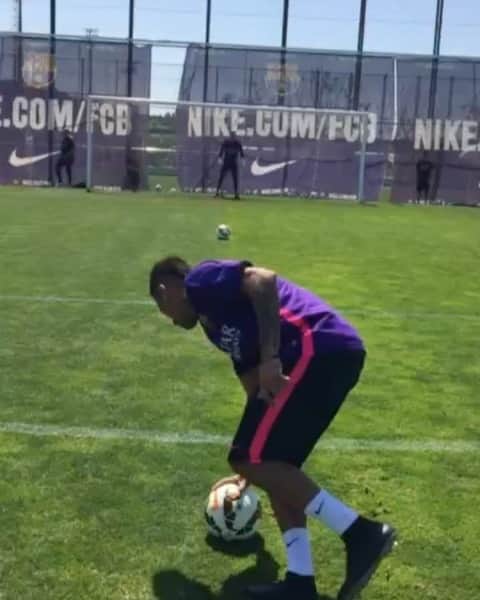 ハビエル・マスチェラーノのインスタグラム：「#tbt  Encontré esto de hace unos años.... @neymarjr 🤣🤣🤣🤣🤣 @fcbarcelona」