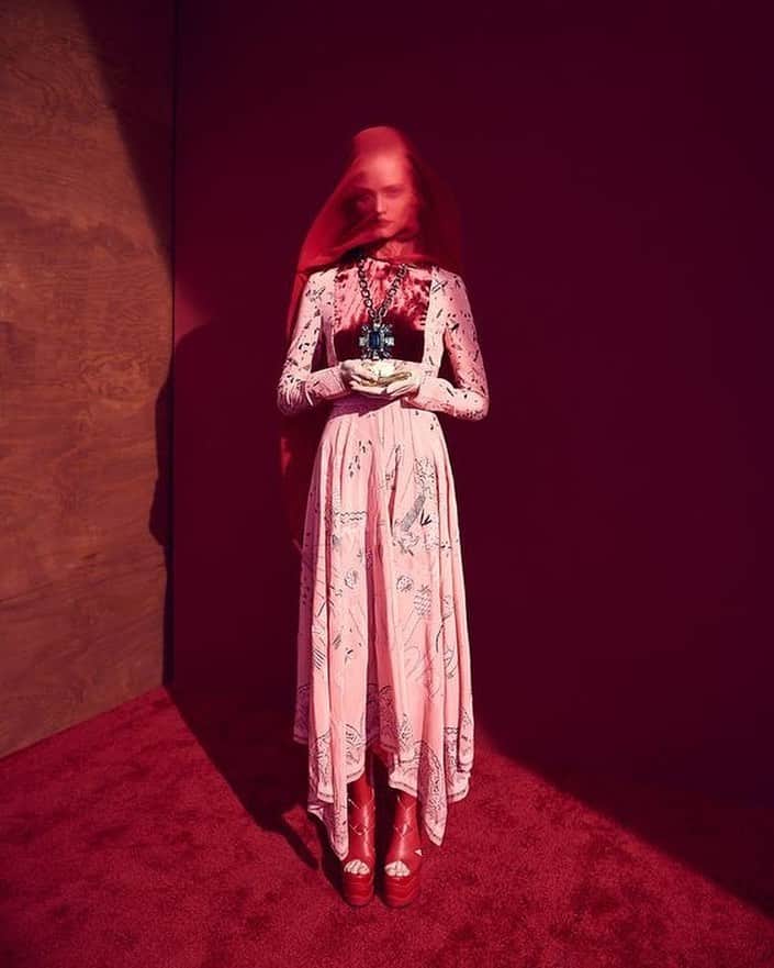 ジル・スチュアートさんのインスタグラム写真 - (ジル・スチュアートInstagram)「“Go ahead and watch my heart burn with the fire that you started in me but I'll never let you back to put it out” -Billie Eilish . Mia Gruenwald by Andreas Ortner for Vogue Italia, April 2017 . #billieeilish #miagruenwald #andreasortner #vogueitalia #red #monochrome #mysterious #fashion #photography #inspiration」6月26日 0時53分 - jillstuart