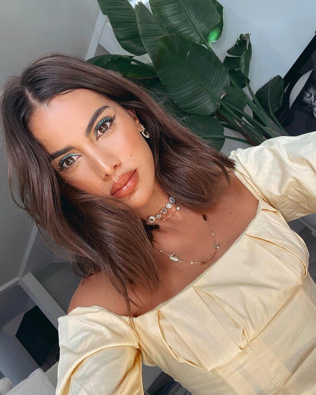 Camila Coelhoさんのインスタグラム写真 - (Camila CoelhoInstagram)「My hair grew so much 💇🏽‍♀️ Should I cut it or leave it? (Accessories today are @apmmonaco ) ———— Como meu cabelo cresceu! (Deixo assim ou corto de novo?) #hair #beauty #selfie #apmmonaco #apmmonacopartner」6月26日 1時09分 - camilacoelho