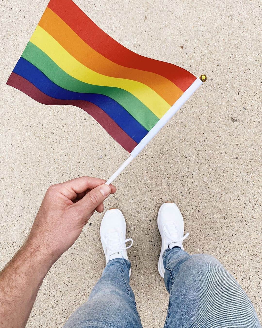ロック&リパブリックのインスタグラム：「Love is love. ❤️ Pride looks a little different this year, but we can still celebrate our togetherness while apart. How are you showing #PrideAtHome this year? Tell us below and follow #PrideAtKohls to see how we're showing #pride all year long. We’re continuing our partnership with @trevorproject through a $25,000 donation to help with their mission to provide crisis intervention and suicide prevention services to LGBTQ youth. While many LGBTQ youth cannot celebrate pride openly, they are able to reach out to The Trevor Project during any moment of crisis to feel loved, accepted and supported by their strong community.」