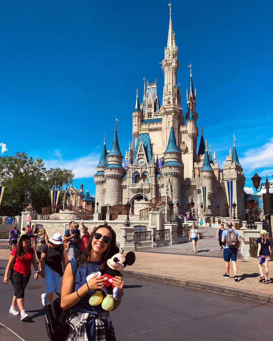 ガブリエル・モラエスさんのインスタグラム写真 - (ガブリエル・モラエスInstagram)「#TBT do Disney Magic Kingdom! 🏰 Mais um sonho que só pude realizar graças ao esporte! Muito grata a todas as oportunidades que a GR me deu ❤️ . . . .  #disney #magickingdom #waltdisneyworld #orlando #florida #disneyworld」6月26日 1時16分 - gabixmoraes