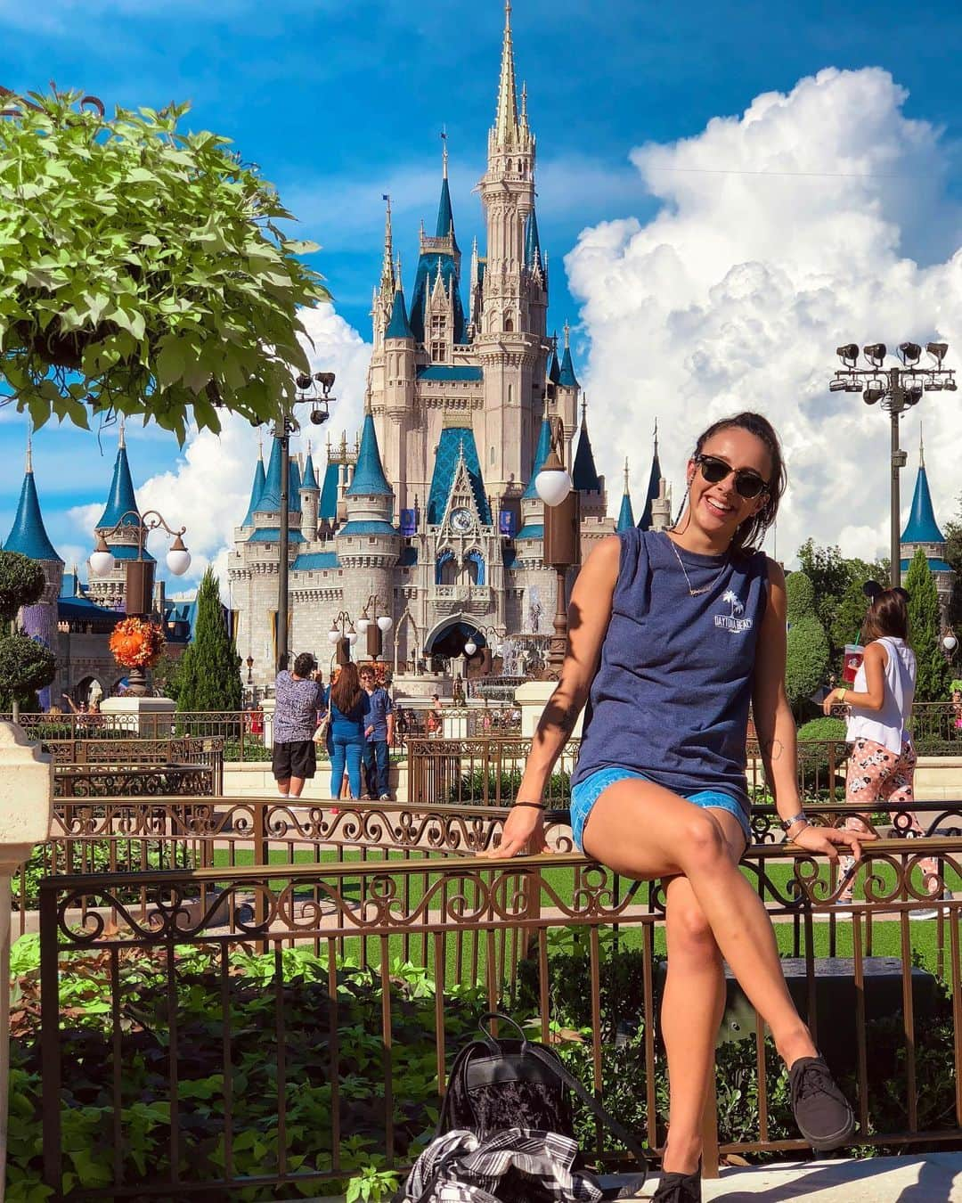 ガブリエル・モラエスさんのインスタグラム写真 - (ガブリエル・モラエスInstagram)「#TBT do Disney Magic Kingdom! 🏰 Mais um sonho que só pude realizar graças ao esporte! Muito grata a todas as oportunidades que a GR me deu ❤️ . . . .  #disney #magickingdom #waltdisneyworld #orlando #florida #disneyworld」6月26日 1時16分 - gabixmoraes