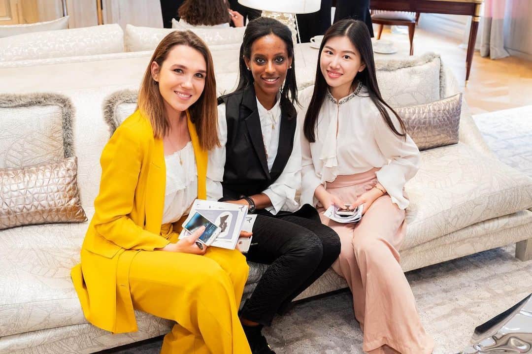 LVMHさんのインスタグラム写真 - (LVMHInstagram)「With women accounting for three quarters of the Group’s workforce, LVMH has always been giving a special consideration to gender equality in the workplace by promoting career development and empowerment for women through several initiatives.  On the occasion of its Women@Dior #mentoringprogram accompanying a new generation of women since 2017, the Maison @Dior is proud to introduce the Women Leadership & Sustainability education program. Dedicated to the topic of #GenderEquality and #WomenLeadership, this exclusive launch affirms more than ever Dior's commitment to fostering the transmission of knowledge through the prism of #sorority, granting young women all over the world an additional opportunity to build a more responsible future.  #DreamInDior #DiorTalents #LVMHTalents」6月26日 1時20分 - lvmh