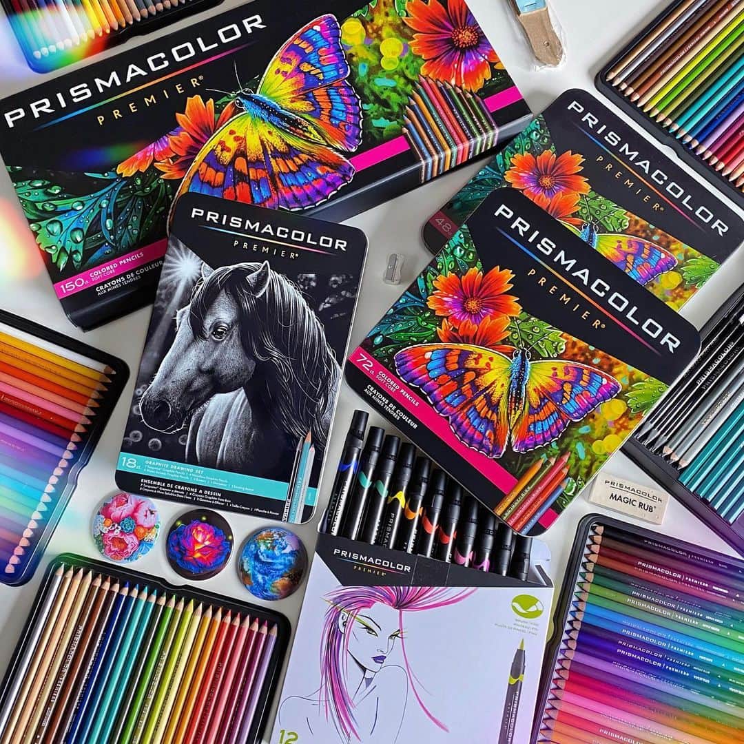 Morgan Davidsonのインスタグラム：「Hi guys!!! I hope everyone has had an awesome week! (If it hasn’t been the best maybe this will help ☺️) 💃🎉❗️❗️IT’S GIVEAWAY TIME❗️❗️🎉 💃. 1st place: 150 ct soft core colored pencil set, 12 ct brush tip marker set.  2nd place: 72 ct soft core colored pencil set, 18 ct graphite drawing set.  3rd place: 48 ct soft core colored pencil set, custom art button of their choice.  All you have to do is.. follow my page and repost this picture or your favorite drawing of mine with #MDartgiveaway2020 and @morgandavidson in the caption. 🥰 Also, this will be a worldwide giveaway! 🌎🌏 I’ll pick the winners at random and announce them this Monday (July 6th)! 🎉  Thank you again to all of the absolutely amazing people on here! ❤️ You are 💯 my motivation to keep creating! I see your DM’s, tagged posts and comments on here and it reminds me of why I do what I do and the endless love and support in our community.  So this is my small way of giving back and saying thank you! 💕」