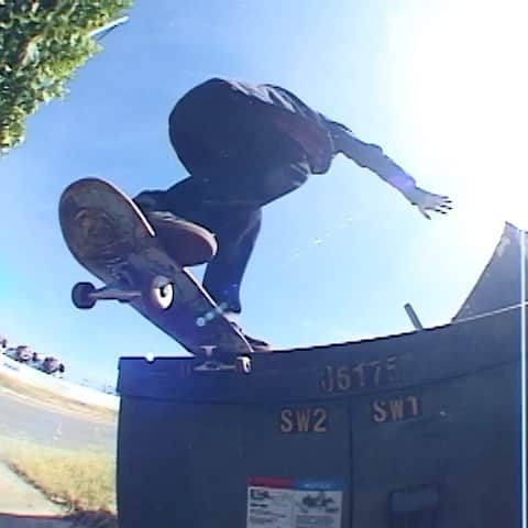 スラッシャーのインスタグラム：「👉🏾 @jjboudreau’s PURPLE GOLD part is LIVE on all Thrasher channels 📡 Filmed by @kinks_and_knobs @jrock91six」