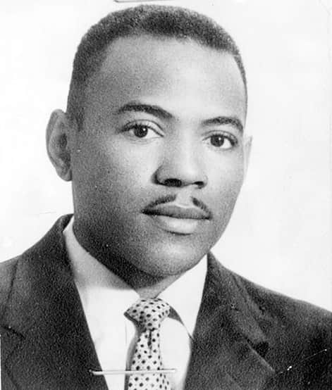 スーザン・サランドンのインスタグラム：「James Meredith - Civil rights activist who was the first black student to enroll at the University of Mississippi in 1962. ⠀⠀ .⠀⠀⠀⠀⠀⠀⠀ Born June 25th, 1933 ⠀⠀⠀⠀⠀⠀⠀⠀⠀ ⠀ . Click the link in my bio for more info. #TBT ⠀⠀」