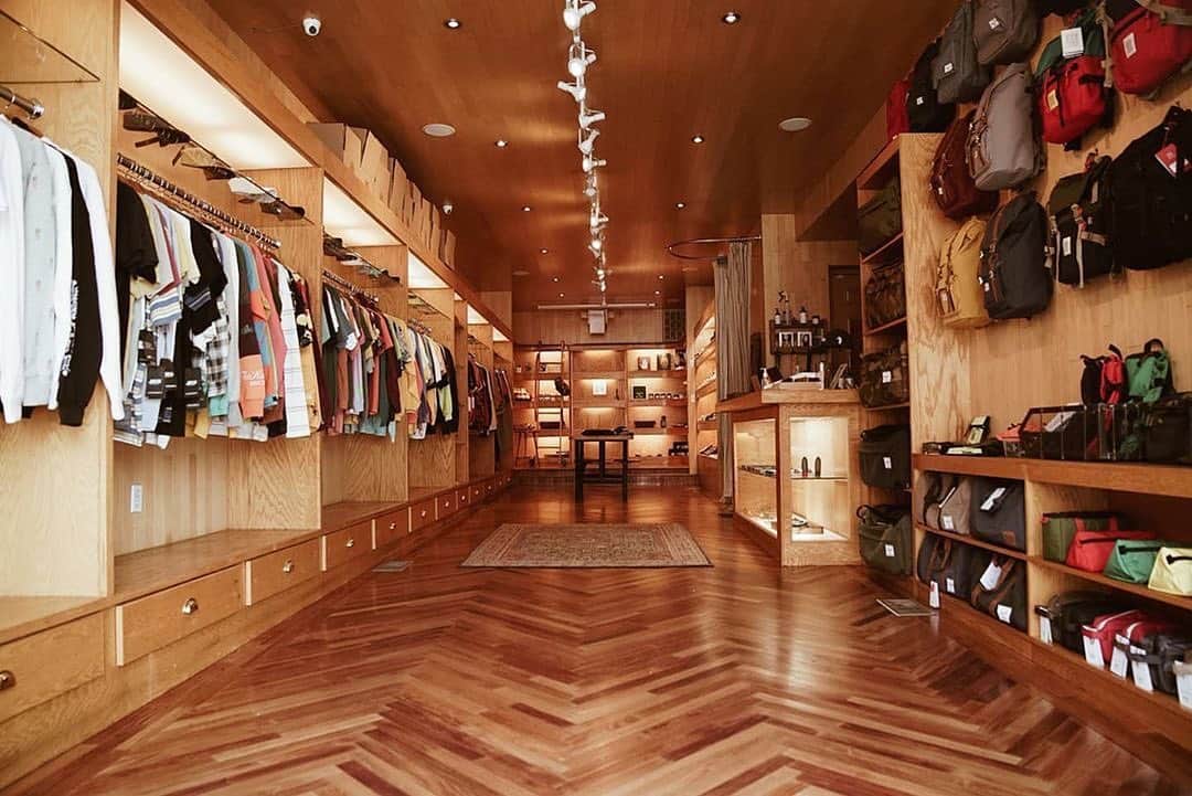 のインスタグラム：「Shop small and shop local. If you’re in Philly, please check out our friend at @psqsshop. . . #publishbrand #todayfortomorrow #psqs #smallbusiness」