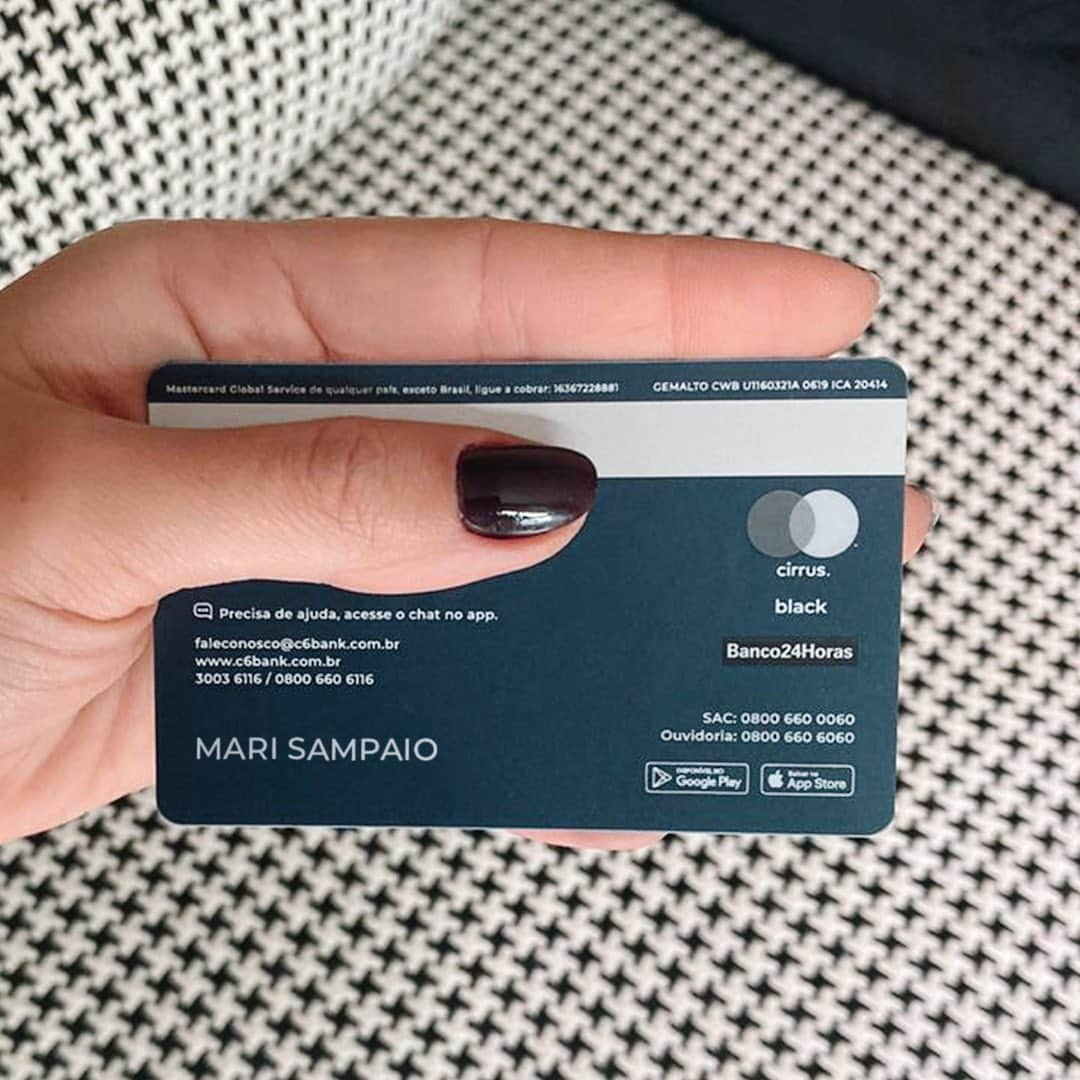 Mariana Sampaioさんのインスタグラム写真 - (Mariana SampaioInstagram)「Apaixonada pelo meu cartão C6 Carbon 💳 do @C6Bank! Primeiro porque apesar de ser um cartão black, você pode escolher entre várias cores. E escolhe até o nome que vem escrito nele! Além disso, você acumula 2,5 pontos a cada dólar gasto no crédito e esses pontos não expiram. Outra coisa que eu amei é que a gente abre a conta e faz tudo pelo app 📱, sem burocracia. E aí, gostou? Então me conta qual vai ser a cor do seu. #MeuCartãoC6 @C6Bank #publi」6月26日 7時28分 - mariana