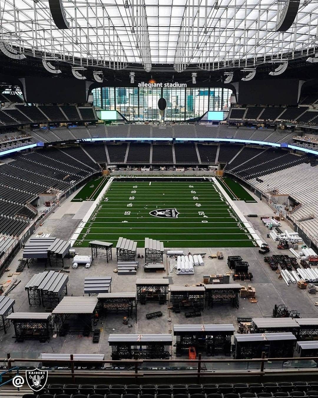 NFLさんのインスタグラム写真 - (NFLInstagram)「A sneak peek at the Raiders new stadium. (via @raiders)」6月26日 7時30分 - nfl