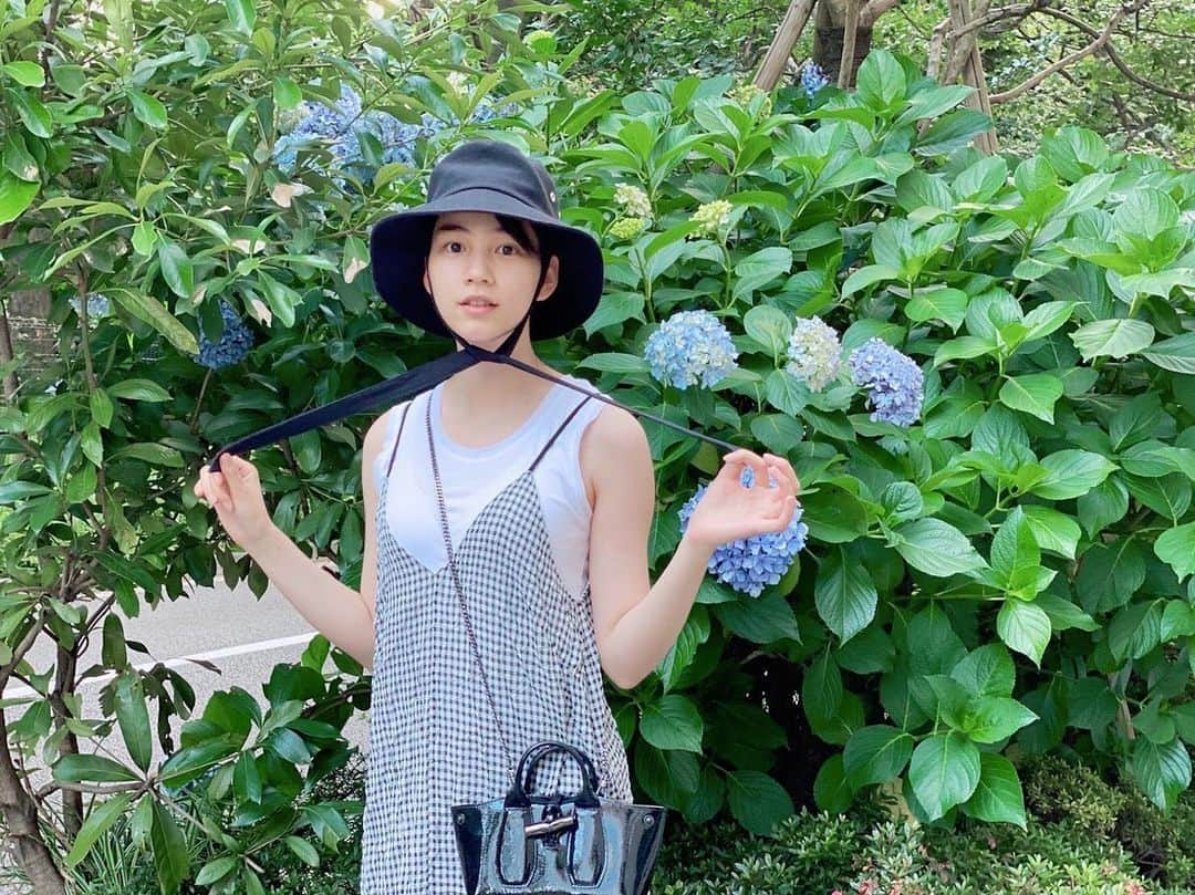 のん（能年玲奈）さんのインスタグラム写真 - (のん（能年玲奈）Instagram)「昨日6月25日(木)から、YouTube Premium x auのコラボで、のんの映画制作の様子を追ったドキュメンタリー「のんたれ / I AM NON」がとりあげられています！ ぜひこれを機に「 #のんたれ 」 そして、のんの初監督映画作品「 #おちをつけなんせ 」を見てみてください。 詳しくはキャンペーンサイトで。ストーリーにもリンクを貼ったよ。 http://t.ly/xaaw . #YouTubeOriginals #YouTubePremium  #のん #のんたれ #iamnon」6月26日 7時30分 - non_kamo_ne