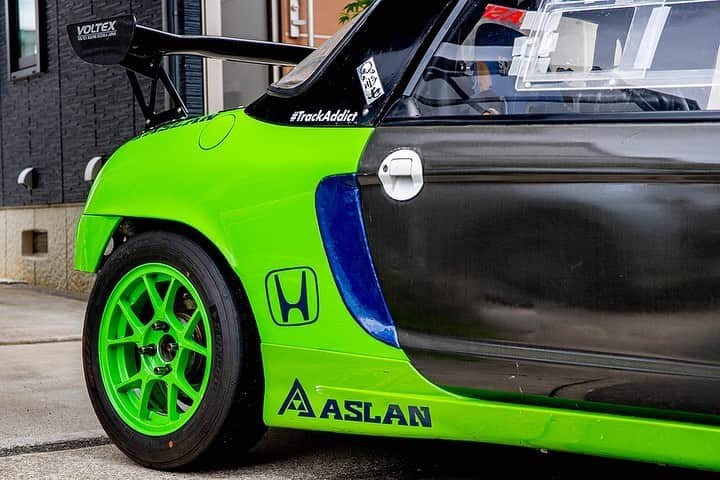 mistbahnさんのインスタグラム写真 - (mistbahnInstagram)「_ My Honda PP1 BEAT with air intake FRP blind lid. _ Shot on Apr-19 to Jun-20 2020. _ owner: @mistbahn photo: @mistbahn _ I often hear that the driver side air intake duct doesn't make sense, so I made a FRP blind lid. The purpose is drag reduction and weight reduction. This is my first FRP parts production by myself. _ _ JP) ビートの運転席側エアインテークは意味のないダクトだと良く聞くので、ドラッグ低減と軽量化目的でメクラ部品を自作しました。 ハジメテのFRP部品製作(クオリティ低い)。 _ _ #hondabeat #hondabeatpp1 #pp1beat #ホンダビート #pp1 #beatpp1 #honda #e07a #mtrec #aslan #アスラン #aslan_inc_japan #aerodynamics #dragreduction #空気抵抗低減 #ドラッグ低減 #weightreduction #軽量化 #diy #frp #frpparts #frpfronthood #skybeat #kcar #keicar #軽自動車 #timeattack #timeattackjapan #becauseracecar #trackcarbuild」6月26日 7時30分 - mistbahn