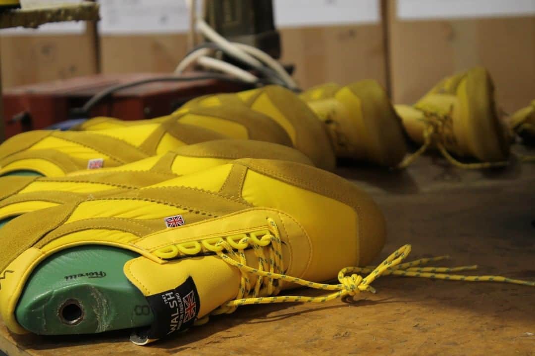 ウォルシュのインスタグラム：「Our Voyager Range is online and selling fast 🔥💛」