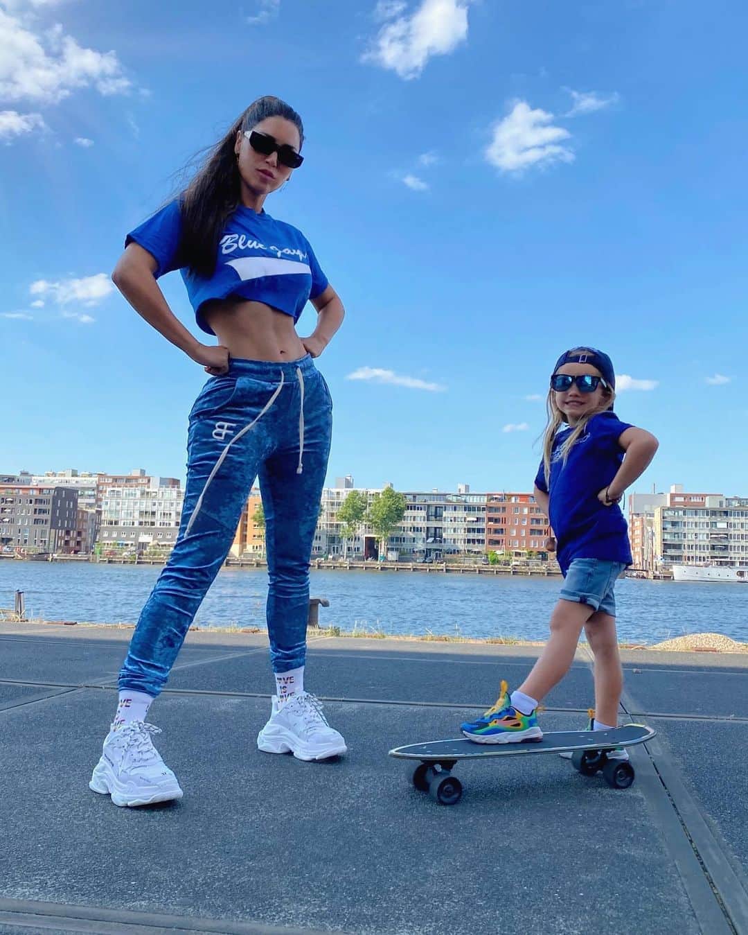 ヨランテ・ヴァン・カスベルヘンのインスタグラム：「Vandaag is BLAUW 💙💙」